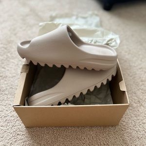 NWT YEEZY SLIDES Pure